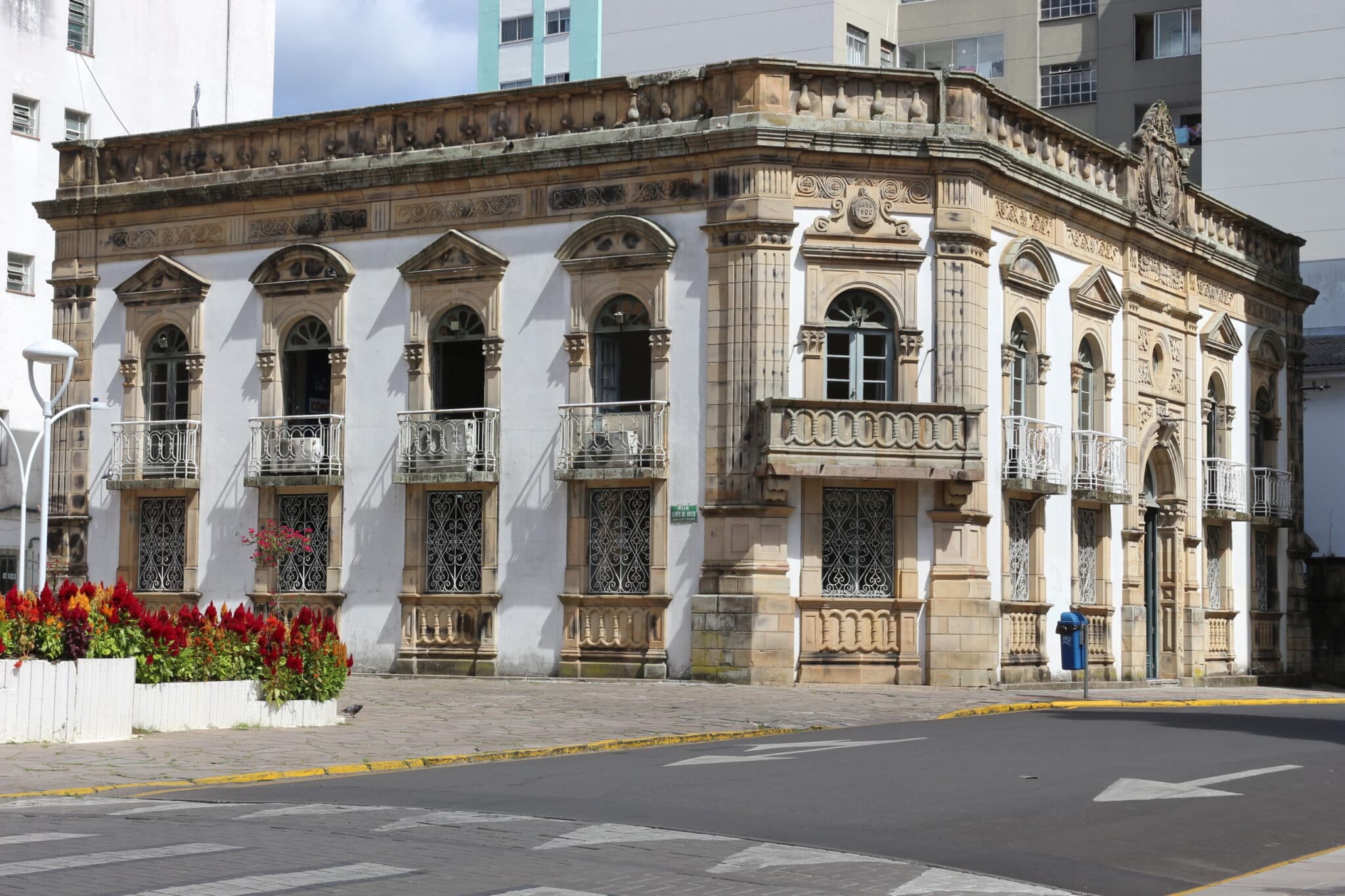 Lages abre 131 vagas temporárias na Saúde com salários de até R$ 10,7 mil; inscrições em junho