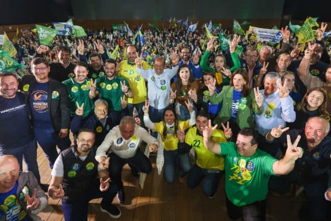 Jorginho Mello Reúne 21 Prefeitos e Milhares de Pessoas em Mega-Ato na Serra Catarinense