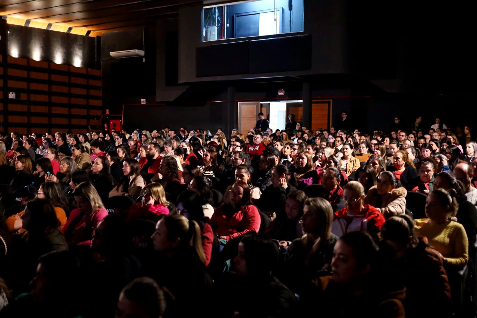 XX Congresso de Educação de Lages: Seminários temáticos reúnem mais de 3 mil participantes em debates sobre o futuro da educação